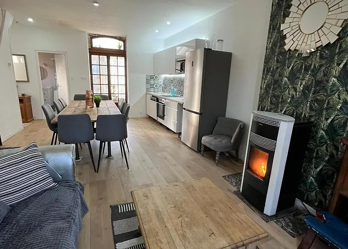 Holiday home Maison Bord De Marne Pour 10 Personnes Avec Jacuzzi Chalons-en-Champagne